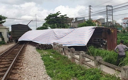 Nguyên nhân khiến tàu hỏa trật bánh ở Nam - Định