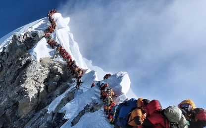 Hai du khách chết thảm vì "ách tắc giao thông" trên đỉnh Everest