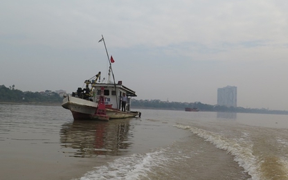 Cấm tàu trên sông Hồng qua Hà Nội trong năm ngày