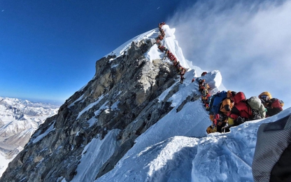 Tại sao lại có quá nhiều người bỏ mạng trên đỉnh Everest năm nay?