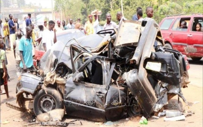 Kinh hoàng xe buýt nổ tung tại Nigeria, 18 người thiệt mạng