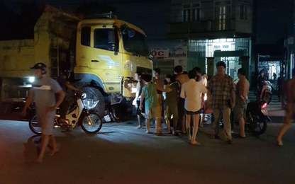 Xe ben tông 2 xe máy ở Sài Gòn, cô gái 19 tuổi chết thảm