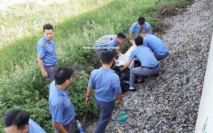 Băng qua đường sắt đi vệ sinh, người đàn ông bị tàu hỏa tông