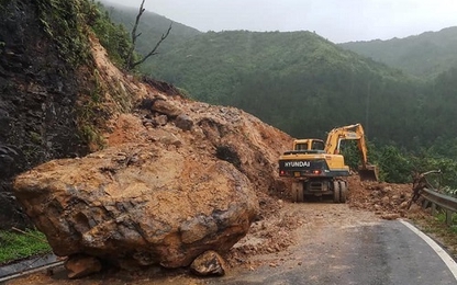 Nhiều tuyến đường ở Lai Châu ách tắc vì sạt lở