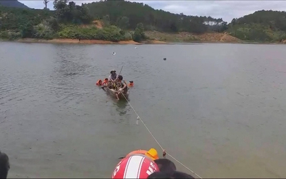Lật xuồng trong lúc câu cá, 3 thanh niên đuối nước tử vong