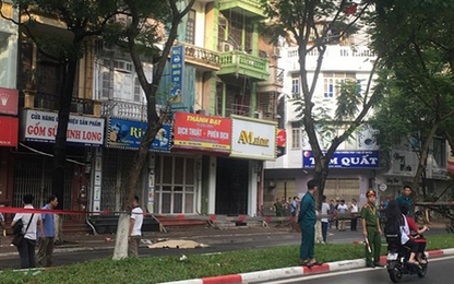 Hà Nội: Cây đổ trên đường Trần Đăng Ninh khiến 1 người tử vong