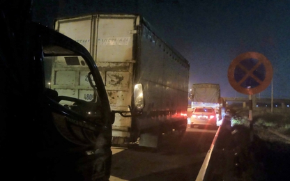 Cả ngàn tài xế dừng xe ngủ trên... đường cao tốc