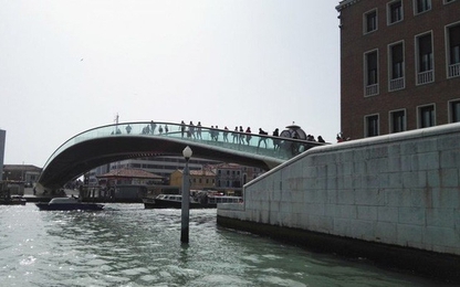 Kiến trúc sư bị phạt 86.000 USD vì cây cầu không thân thiện du lịch