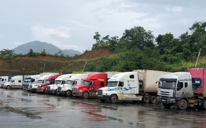 Trung Quốc cấp mẫu C/O mới, hàng trăm xe hàng ùn ứ ở cửa khẩu