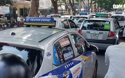Taxi ở Hà Nội phải mở tài khoản điện tử để trả phí, nộp phạt