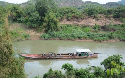 Tạm giữ 14 tàu khai thác cát trái phép trên sông Đồng Nai