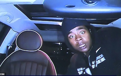 Biểu cảm hết hồn của gã trộm xe khi phát hiện bị camera ghi hình