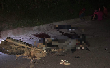 Hai xe máy đối đầu trong đêm, 4 thanh niên tử vong