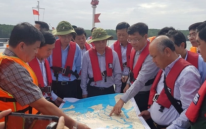Bộ trưởng Bộ GTVT chỉ đạo hiện trường vụ chìm tàu ở Cần Giờ