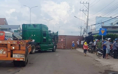 Thùng xe container rơi, đè chết người đi xe máy ở Bình Phước