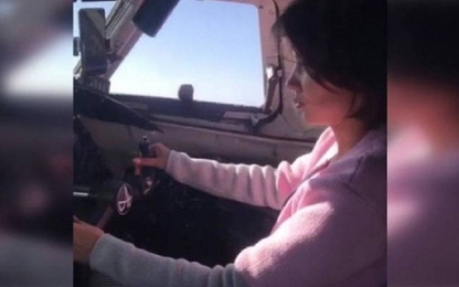 Phi công Nga bị truy tố vì để bạn gái lái máy bay chở khách