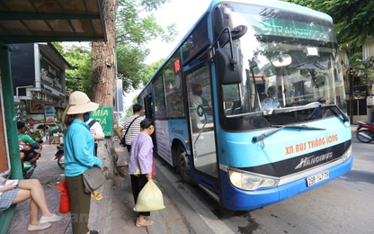 Hành khách mua vé tháng xe buýt có thể không cần dùng tiền mặt