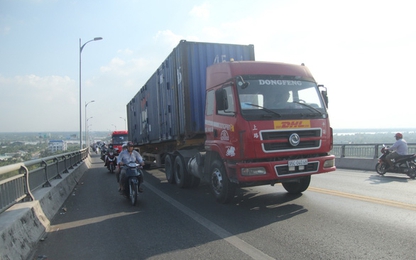 Cấm xe tải trọng lớn qua cầu Rạch Miễu