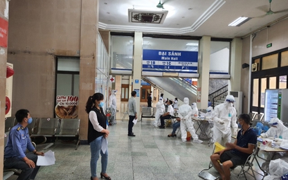ĐSVN siết chặt chống Covid-19 dịp hè, xét nghiệm các nhân viên ga Hà Nội