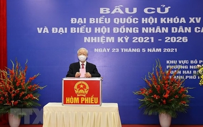 Tổng bí thư Nguyễn Phú Trọng đi bỏ phiếu ở Hà Nội