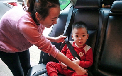 Có nên không bắt buộc trang bị ghế trẻ em trên taxi?