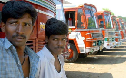 Tài xế xe tải Ấn Độ: Làm việc quá sức, lương bèo bọt