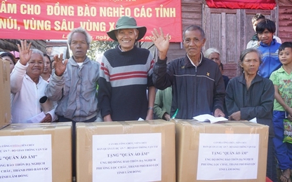 Ban QLDA7 trao áo ấm đến đồng bào dân tộc Lâm Đồng