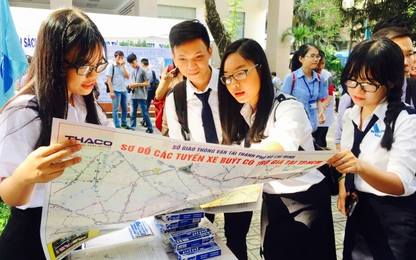 TPHCM: Tặng 10.000 bản đồ xe buýt cho người dân