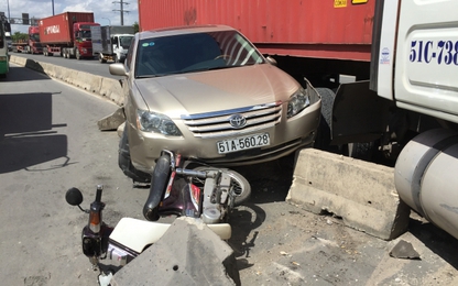Container “điên” lao vào ô tô và xe máy khiến nhiều người bị thương