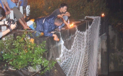 Bình Dương: Nỗ lực tìm kiếm bé trai bị nước cuốn vào cống trong đêm