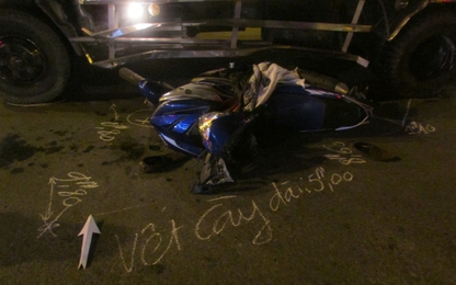 Vượt đèn đỏ, xe máy gây tai nạn liên hoàn