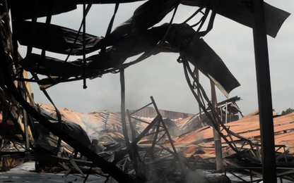 Nhà xưởng phát nổ gây cháy lớn, nhiều người dân hoảng hốt tháo chạy