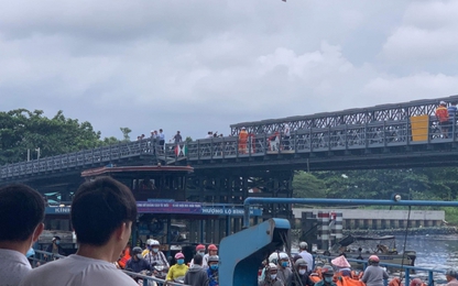 TP.HCM: Cầu An Phú Đông bị sà lan đâm khi đang thi công