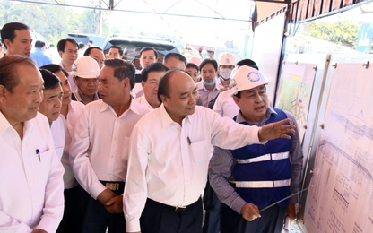 Thủ tướng Nguyễn Xuân Phúc kiểm tra tiến độ xây cầu Mỹ Thuận 2