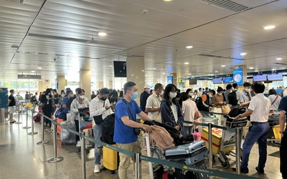 Sân bay Tân Sơn Nhất đông đúc trở lại