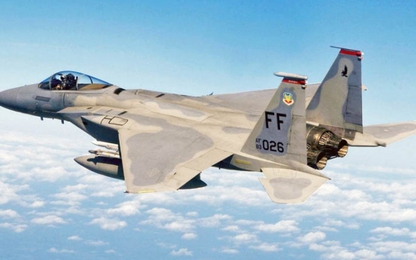 Cận cảnh máy bay chiến đấu F-15 tiếp nhiên liệu trên không