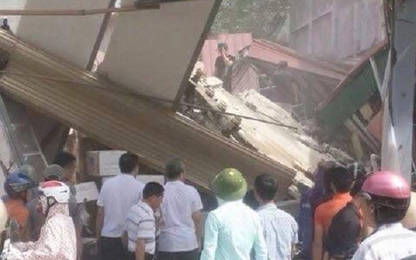 Sập nhà 3 tầng ở Bắc Giang, 1 người mắc kẹt trong đống đổ nát