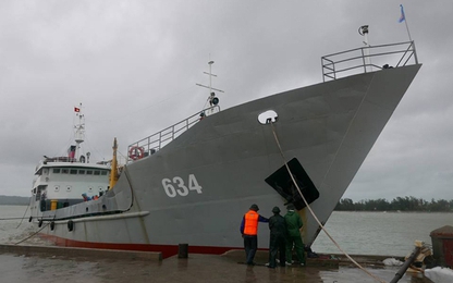 Điều tàu hải quân đón 1.500 du khách mắc kẹt ở đảo Cô Tô