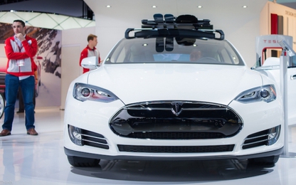 Hacker có thể tắt động cơ ngay cả khi chiếc Tesla Model S đang chạy