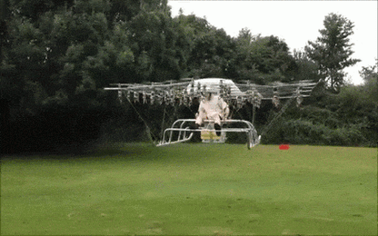 Video: Độc đáo drone tự chế có 54 cánh quạt