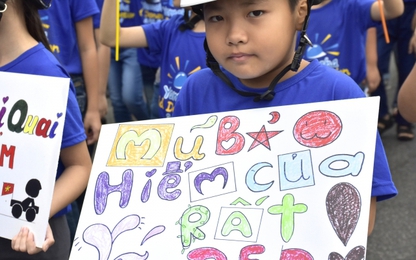 Yamaha Việt Nam trao tặng 20.000 mũ bảo hiểm cho học sinh tiểu học