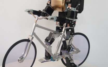Robot lái xe đạp như người