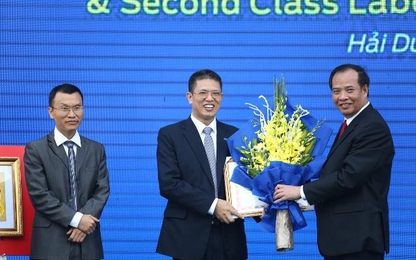 Ford Việt Nam đón nhận Huân chương lao động Hạng Nhì