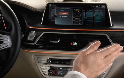 Điều khiển hệ thống thông tin xe BMW 7 series 2016 bằng cử chỉ