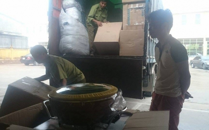 CSGT Hà Nội bắt lô hàng "nóng" từ chiếc xe tải biển Lạng Sơn