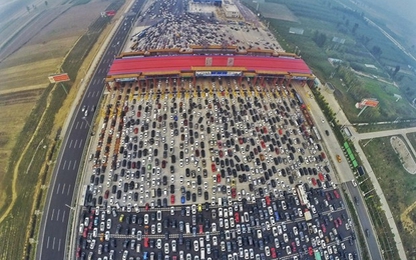 Video kẹt xe đường 50 làn tại Trung Quốc