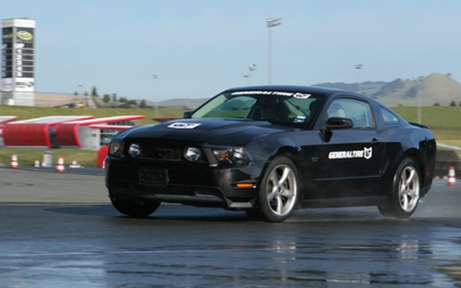 Lốp xe nổ ở tốc độ cao phá hủy ôtô ra sao?