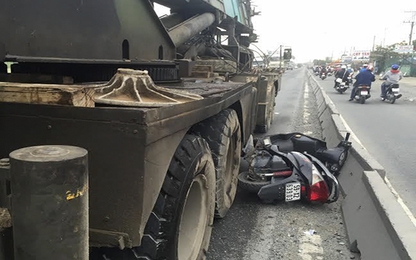 Va chạm với xe cẩu, ông lão bị cán nát chân