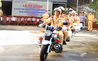 TPHCM: CSGT xử lý xe vi phạm, tài xế bỏ xe không hợp tác