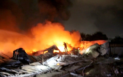 Xưởng sản xuất mũ bảo hiểm ASIA bị lửa thiêu rụi trong đêm